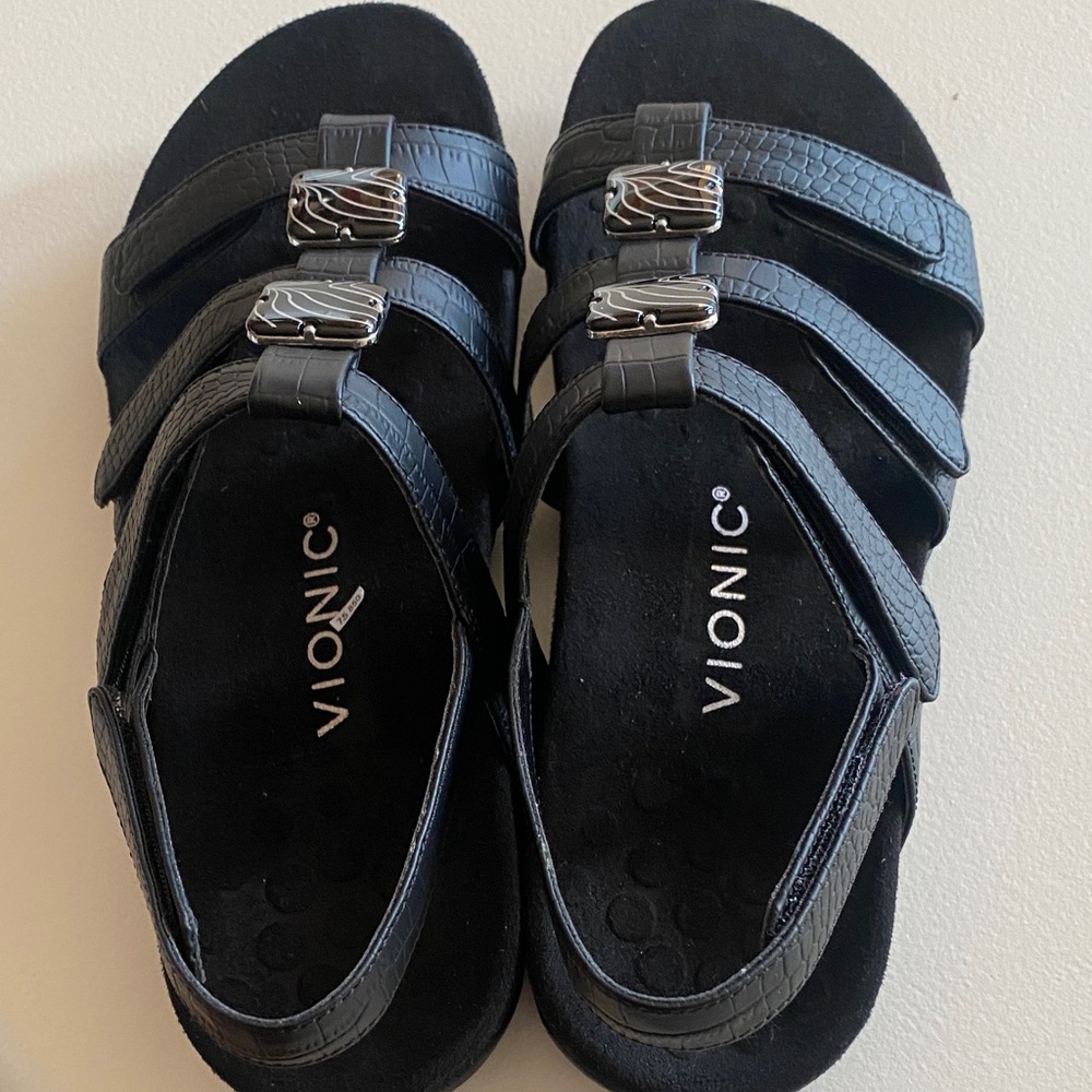 Vionic Amber Black Crock Strappy Sandals Sz 7.  NWOb.  Box12